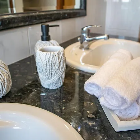 Mary's Luxury Apartment *