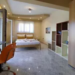 Mary's Luxury Apartment *