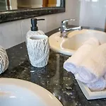 Mary's Luxury Apartment *